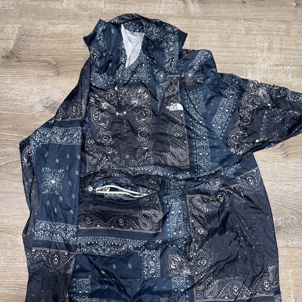 The North Face Women's Black and Gray Jacket